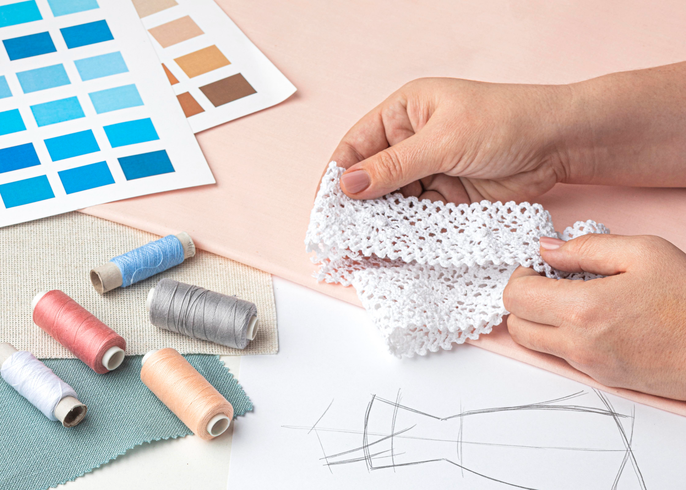 high angle tailoring set with fabric samples thread